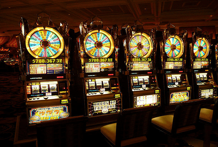Casinos y tragamonedas presentan riesgo medio-alto de lavado de activos